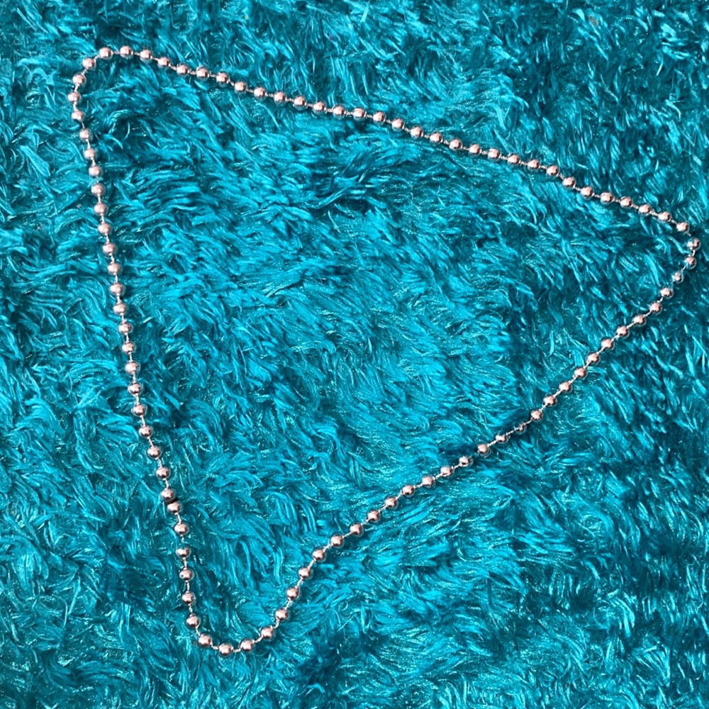 Silvery plastic spherical beads necklace